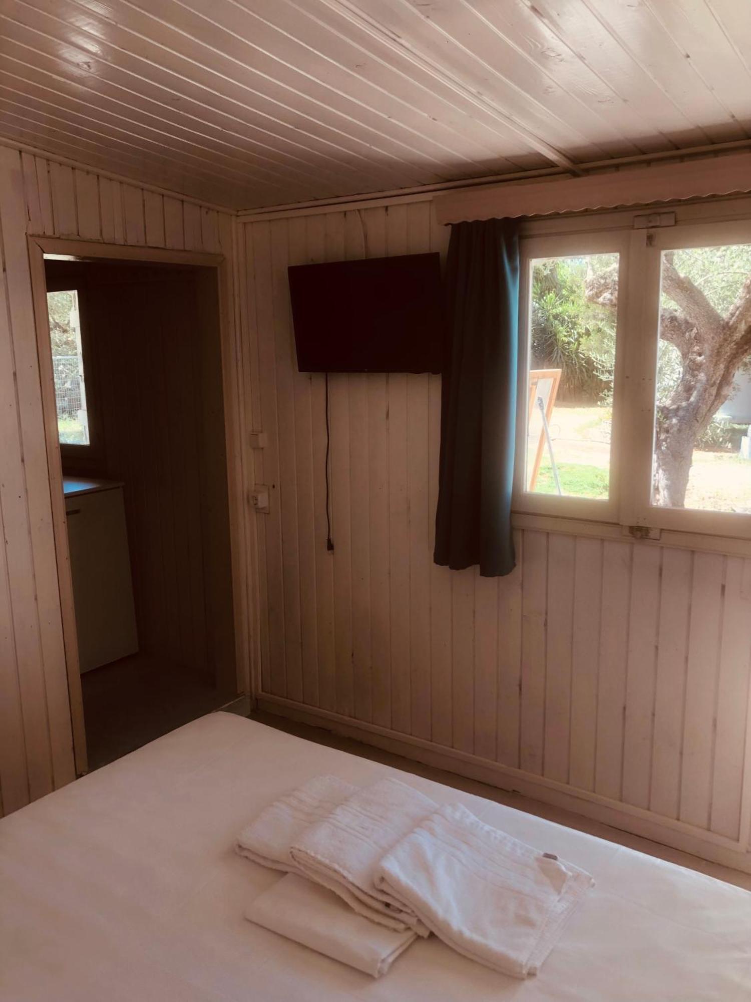 Barreira Beachfront Rooms 6 Kalamata Ngoại thất bức ảnh